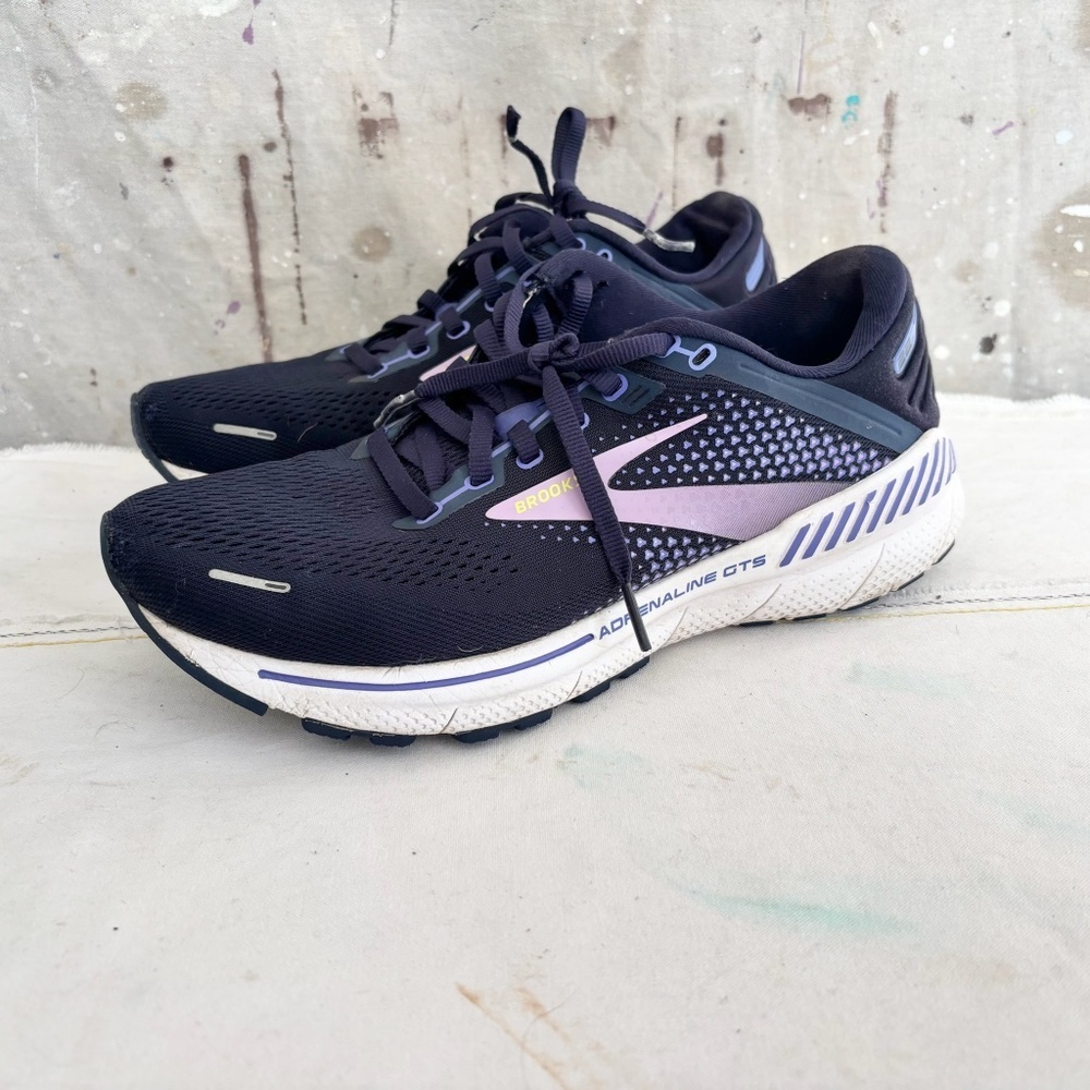 Brooks Adrenaline GTS 22 Running Sneaker